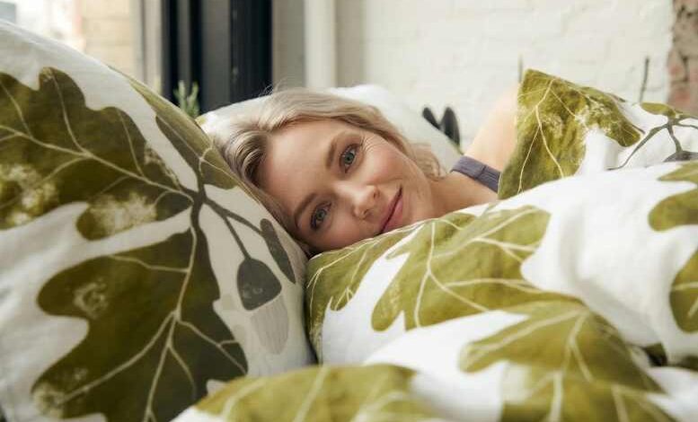 Wie kann Leinenbettwäsche zu einem besseren Schlaf beitragen?